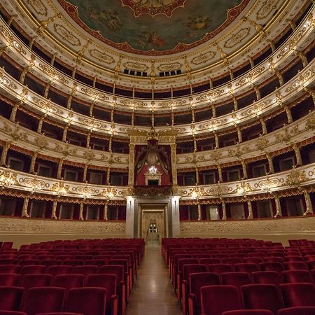 Stazione A 200M - Ampio Appartamento Con Parcheggio Notturno Gratis Parma Exterior photo